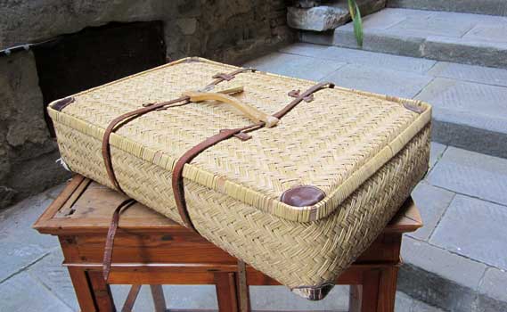 antiquariato: Pic-nic suitcase, in wicker