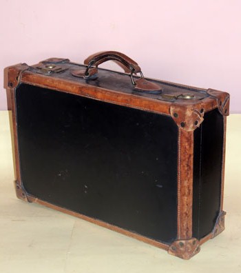 antiquariato: Leather black suitcase