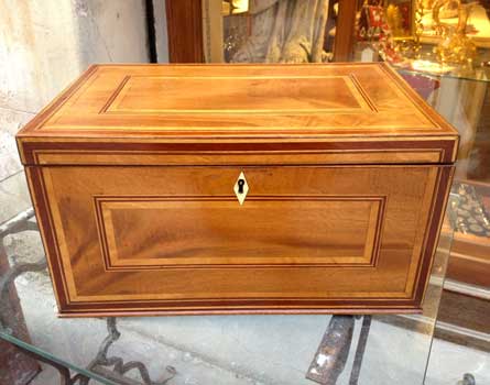 antiquariato: Wood box, in walnut, Genova, end of XIX century