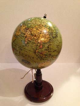 antiquariato: Small Columbus globe
