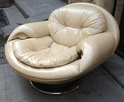 antiquariato: white chair chrome base 70s