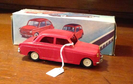 antiquariato: red toy car made INGAP