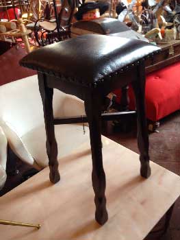 antiquariato: wooden stool and skin