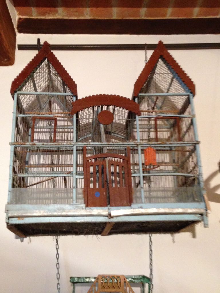 antiquariato: bird-shaped cage for home-made birds