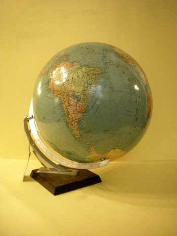 antiquariato: Globe with metal