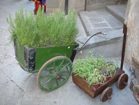 antiquariato: Green hand-cart and small hand-cart in wood and iron