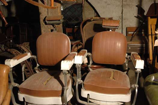 antiquariato: A couple of barber chairs, in porcelain and brown leather, AURORA