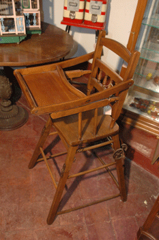 antiquariato: Highchair for children, in wood, end of XIX century