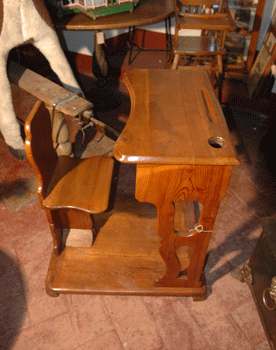antiquariato: Antique school desk 