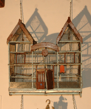 antiquariato: Antique cage in wood