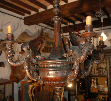 antiquariato: Antique oak lamp, with griffins