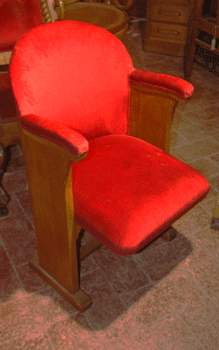 antiquariato: Cinema's armchair. in wood and red velvet