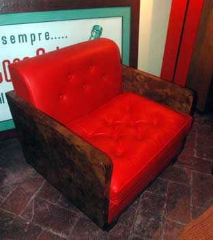 antiquariato: Dec? chair, red leather and wood