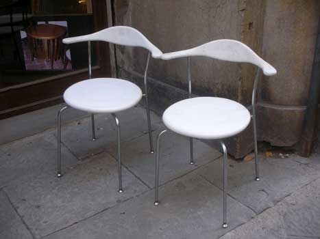antiquariato: Coppia di sedie in plastica bianca e metallo