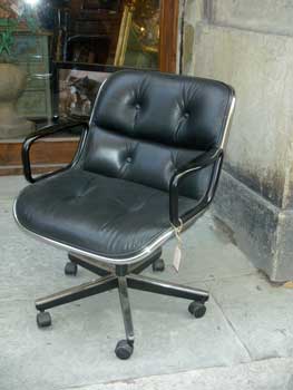 antiquariato: Turning chair, black leather, Knoll