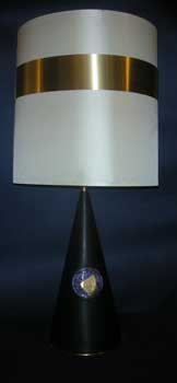 antiquariato: Lampada da tavolo, in metallo, con base illuminata