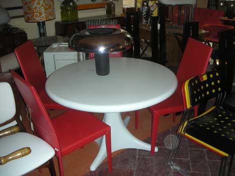 antiquariato: Round table, white plastic