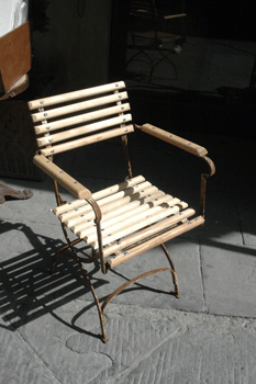antiquariato: Iron and wood chair