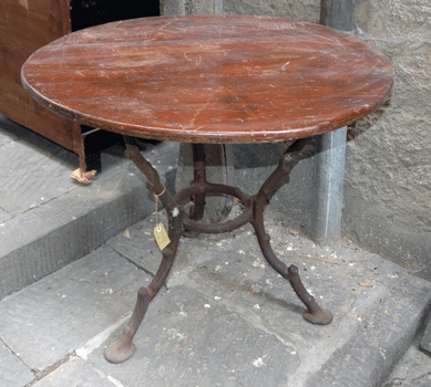 antiquariato: Iron table, with wood on the top