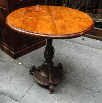 antiquariato: Round table, with ghisa base
