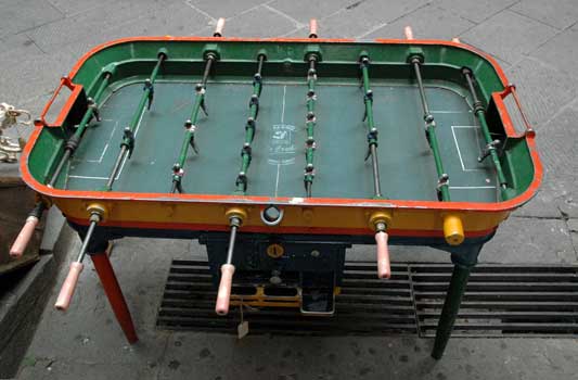 antiquariato: Football table, in metal, 1950