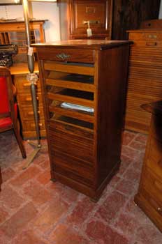 antiquariato: Small furniture in oak wood, first part of XX century