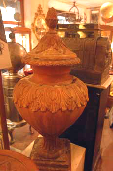 antiquariato: Vaso in terracotta con coperchio