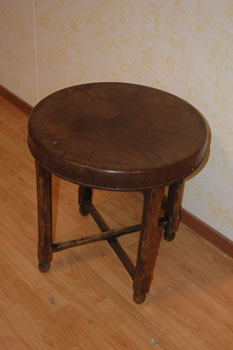 antiquariato: Round bakelite table