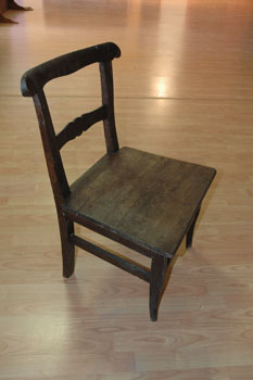 antiquariato: Small wood chair