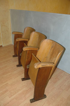 antiquariato: Cinema's chairs