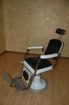 antiquariato: Barber chair