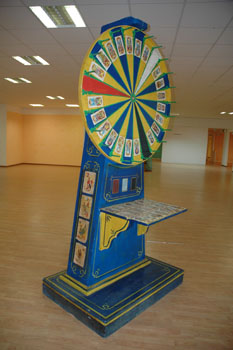 antiquariato: Wheel with playng cards