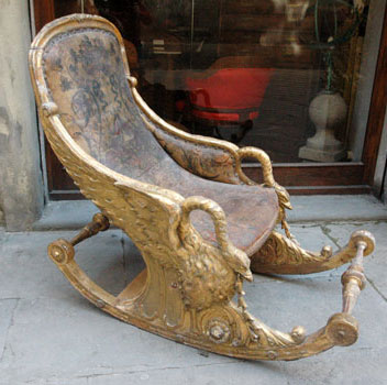 antiquariato: Rollchair, in golden wood, with swan, Luigi XVI