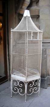 antiquariato: Old cage in iron, white painted 