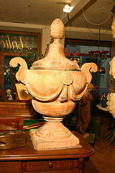 antiquariato: Vaso in terracotta, da giardino, con festoni