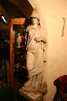 antiquariato: Scultura in terracotta, raffigurante Minerva