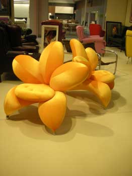 antiquariato: A couple of flower armchair, yellow, like the model of Masanori Umeda, 1990 GETSUEN